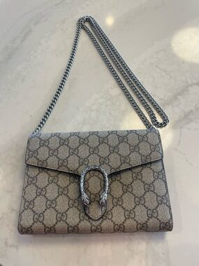 Gucci
Authentic Dionysus GG Supreme Canvas Wallet on Chain